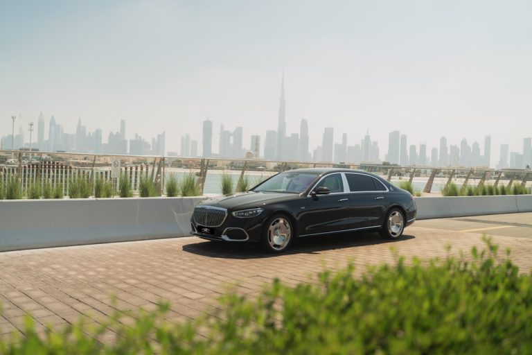 How to book a safe driver in Dubai
