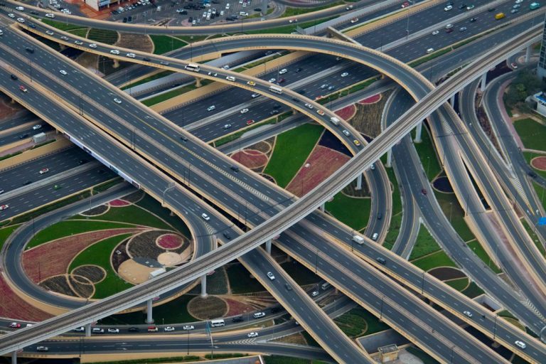 Highway road network between Dubai and Abu Dhabi